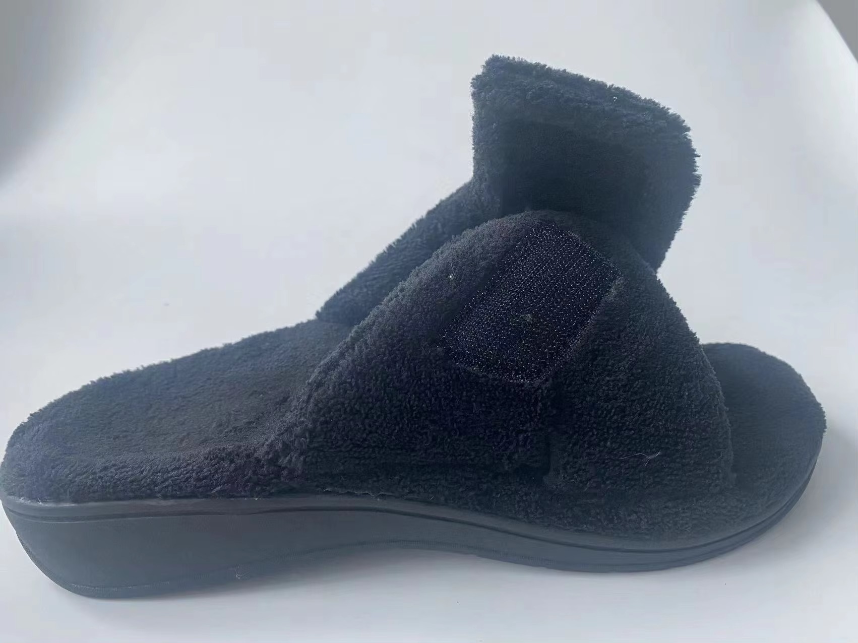 WW-WS05 | Thick-Soled Fuzzy Cross-Strap Arch Support Slippers view 4